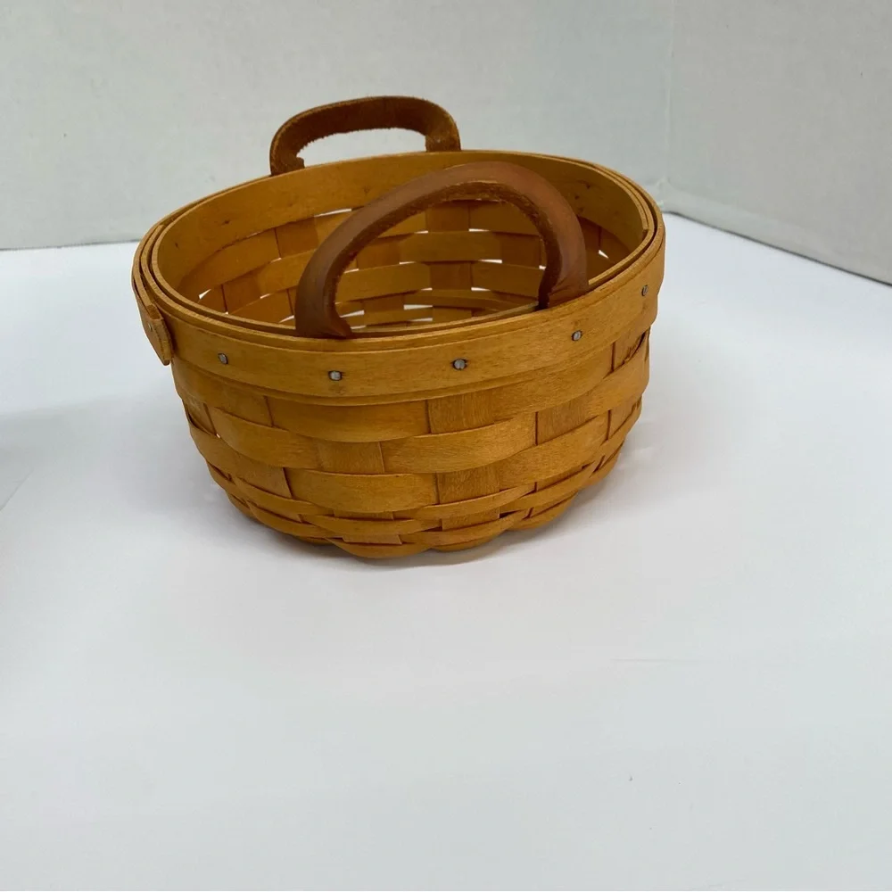 Longaberger Basket Signed 2000 Round w/Natural Leather Handles No Insert 7inX3.5